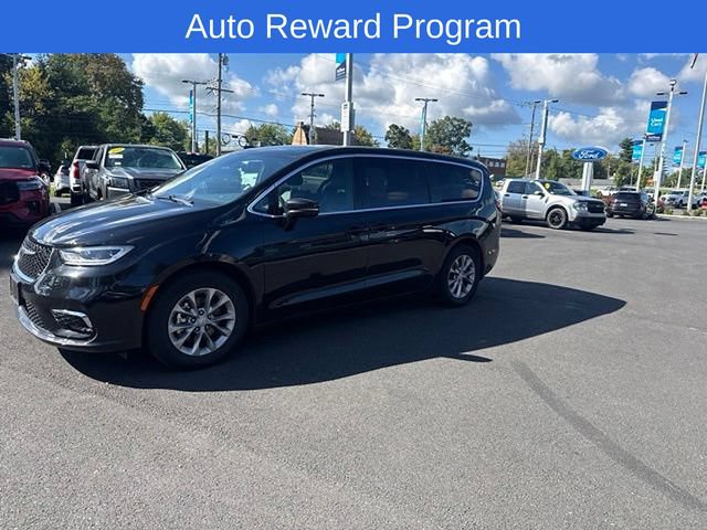 Used 2026 Chrysler Pacifica Limited FWD image 3