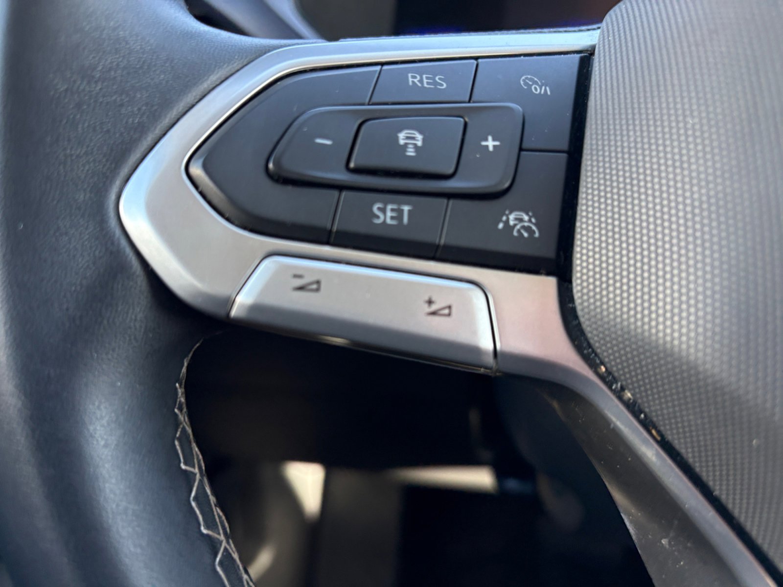 Certified 2022 Volkswagen Taos SE image 8