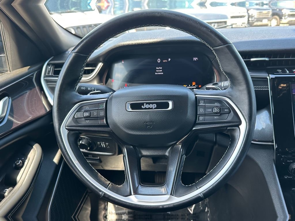 Used 2022 Jeep Grand Cherokee Altitude AWD/4WD image 12