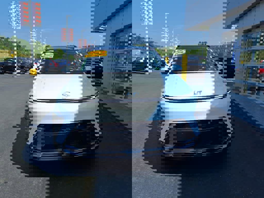 Used 2024 Hyundai Kona Limited image 2