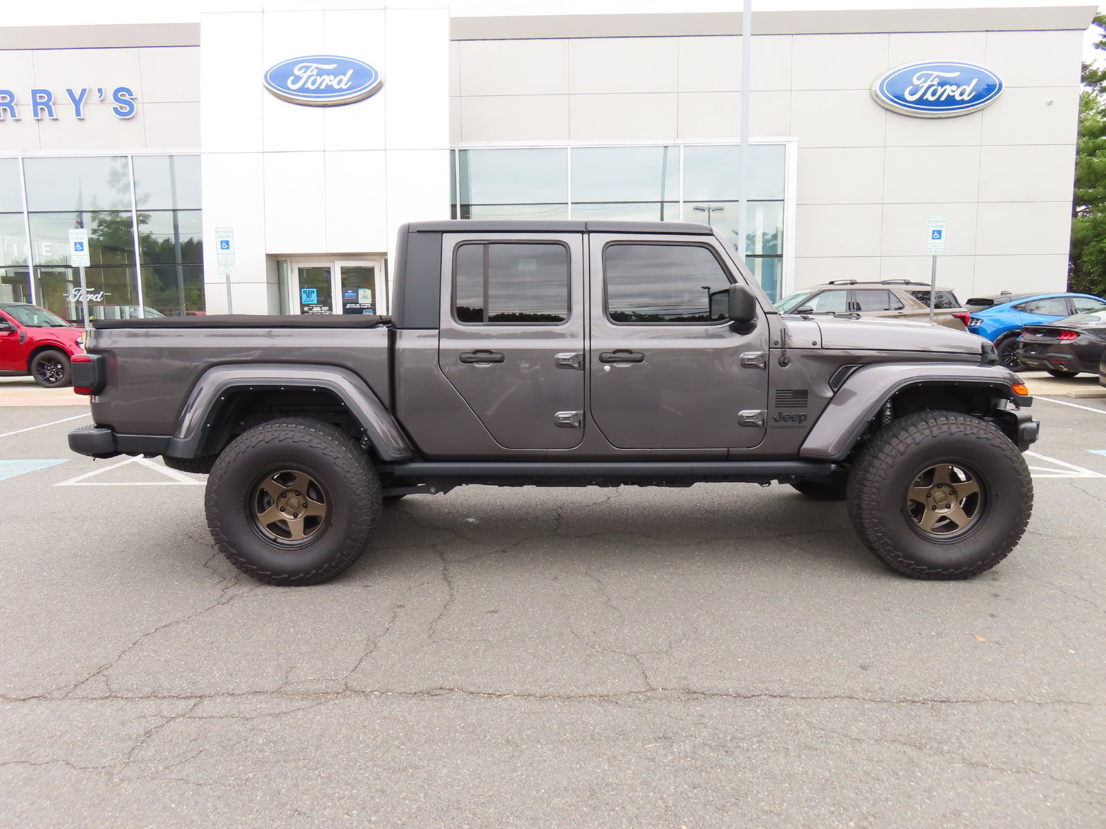 Used 2022 Jeep Gladiator Sport AWD/4WD image 4