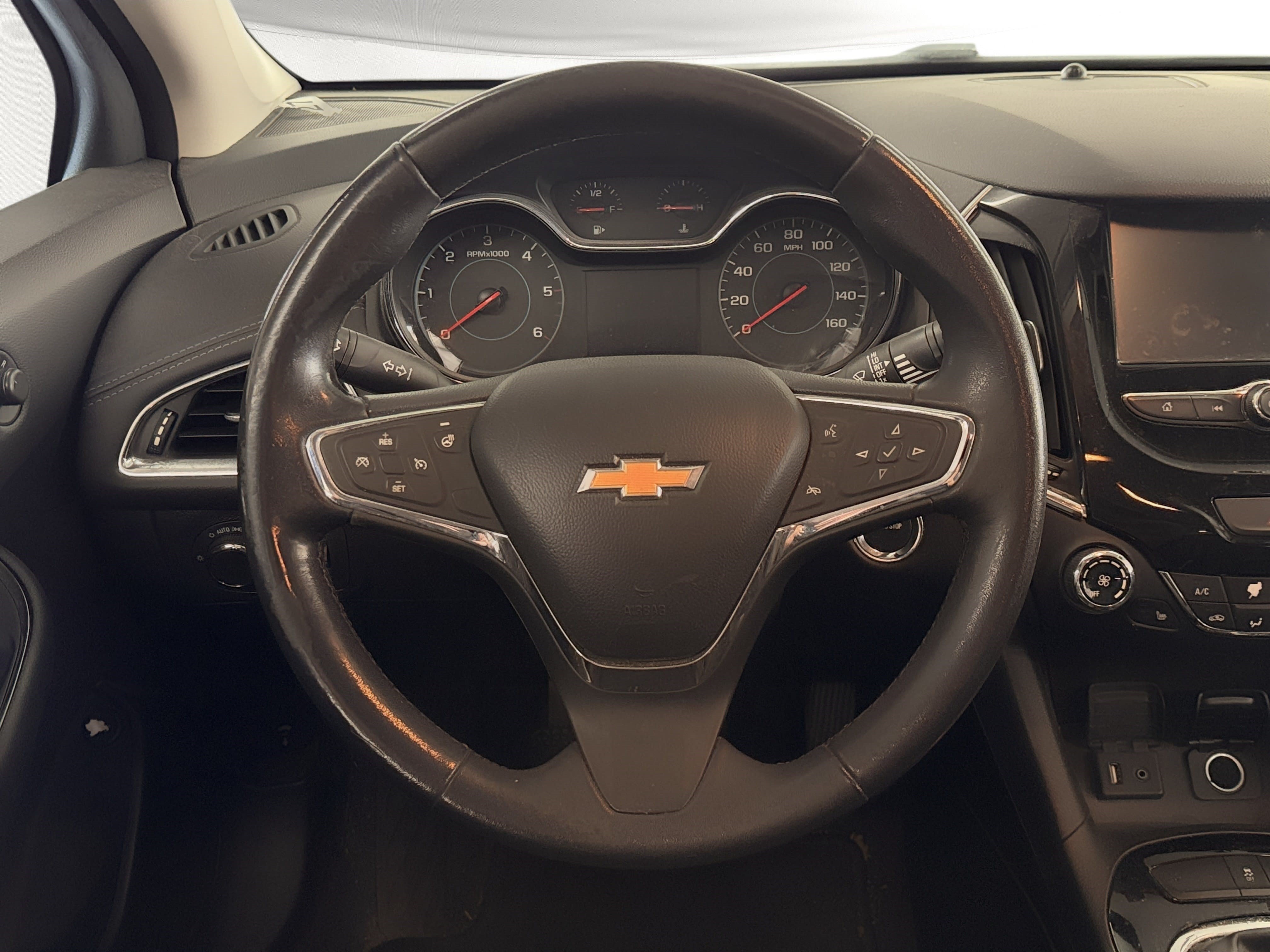 Used 2018 Chevrolet Cruze LT w/ Leather Package FWD image 20