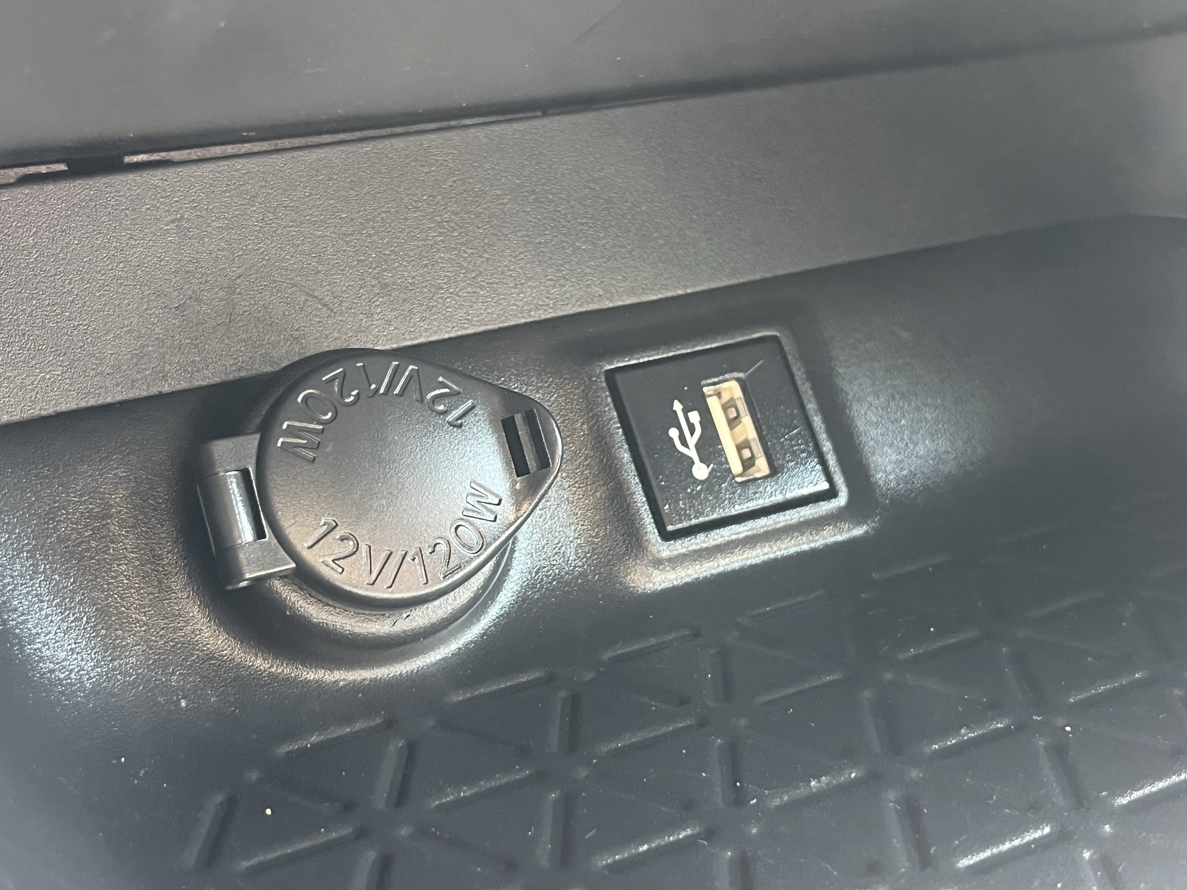 Used 2024 Toyota RAV4 XLE FWD image 21
