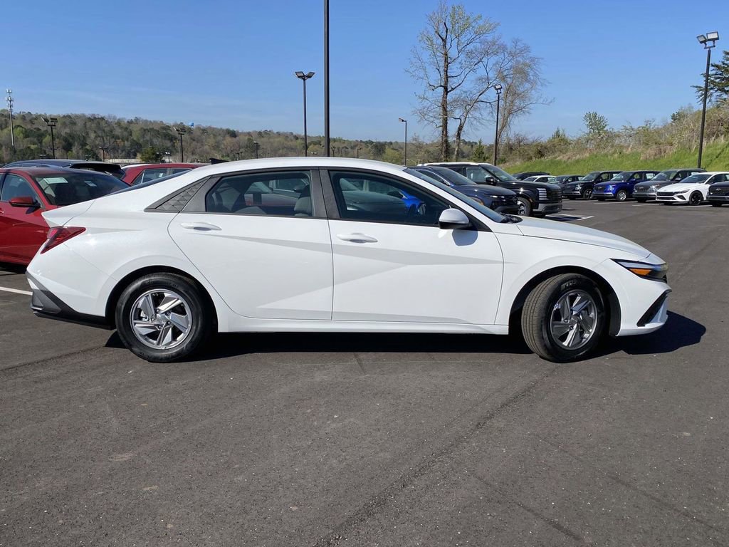 Certified 2026 Hyundai Elantra SE image 2