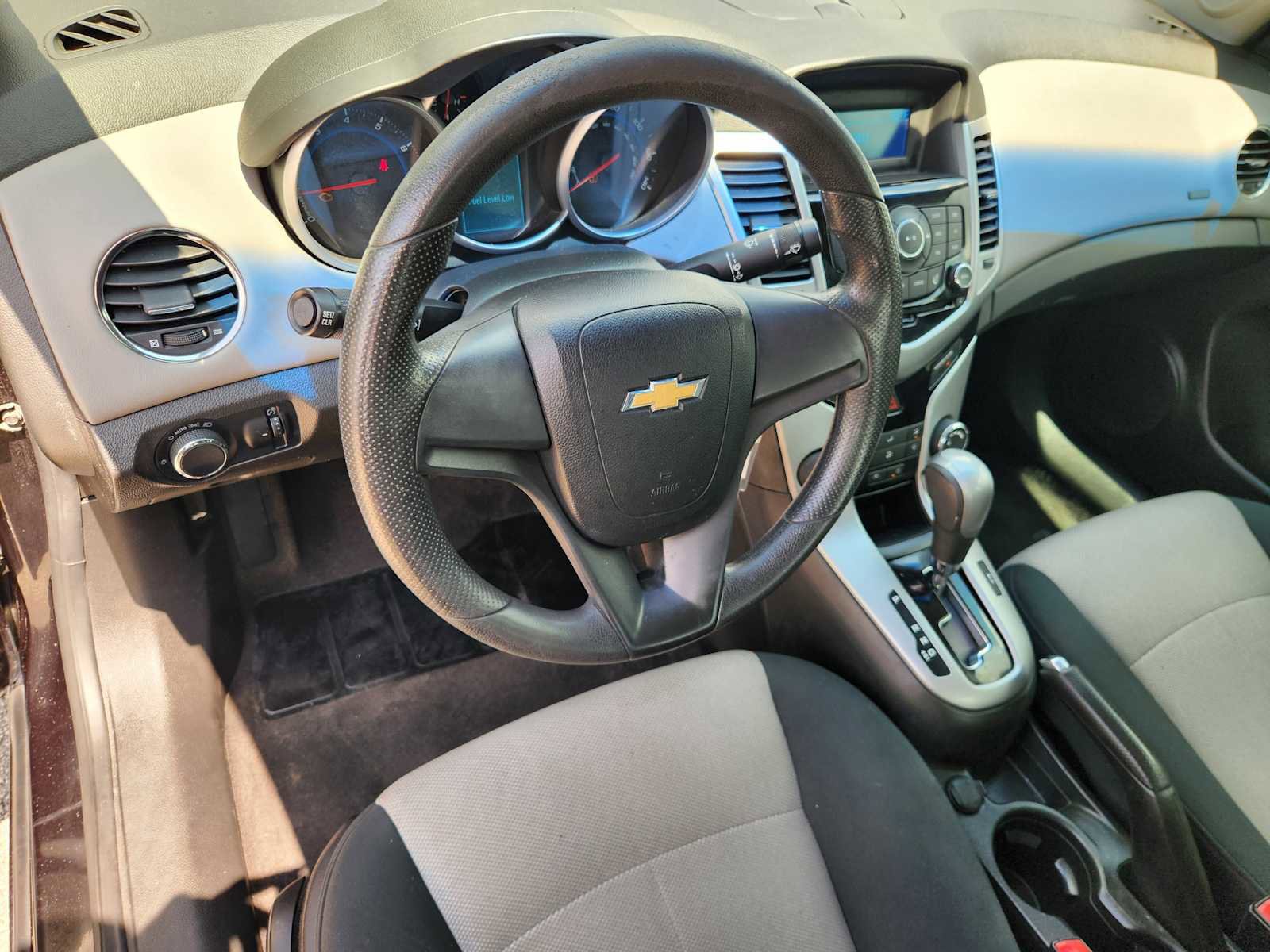Used 2011 Chevrolet Cruze LS FWD image 2