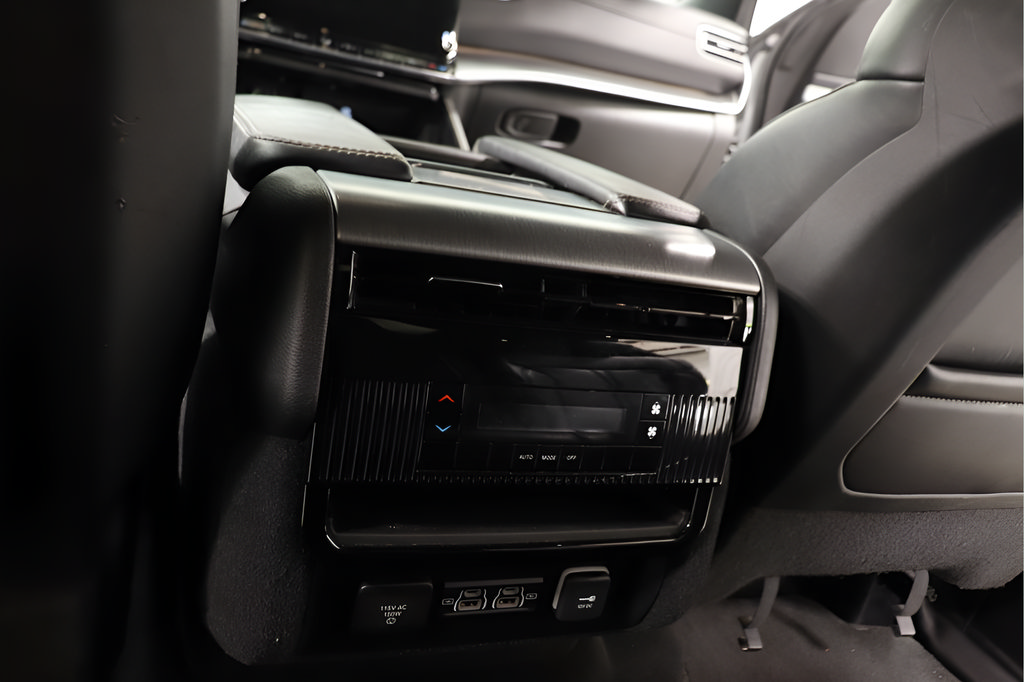 Used 2024 Jeep Wagoneer Series II AWD/4WD image 27
