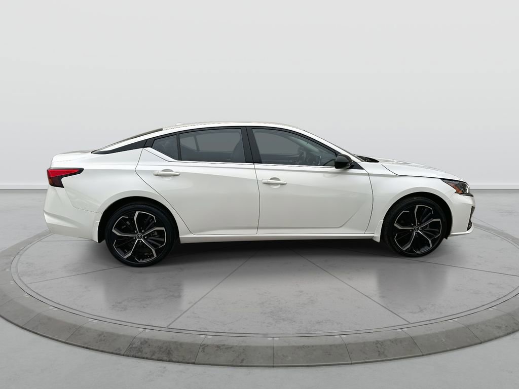 Used 2025 Nissan Altima 2.5 SR AWD/4WD image 4