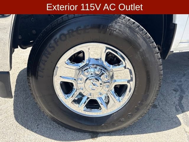 Used 2024 RAM 3500 Tradesman w/ Chrome Appearance Group AWD/4WD image 10