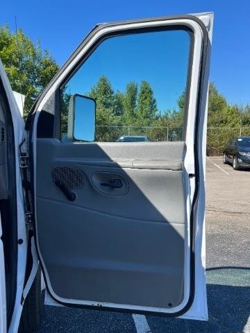 Used 2011 Ford E-450 and Econoline 450 Super Duty RWD image 18