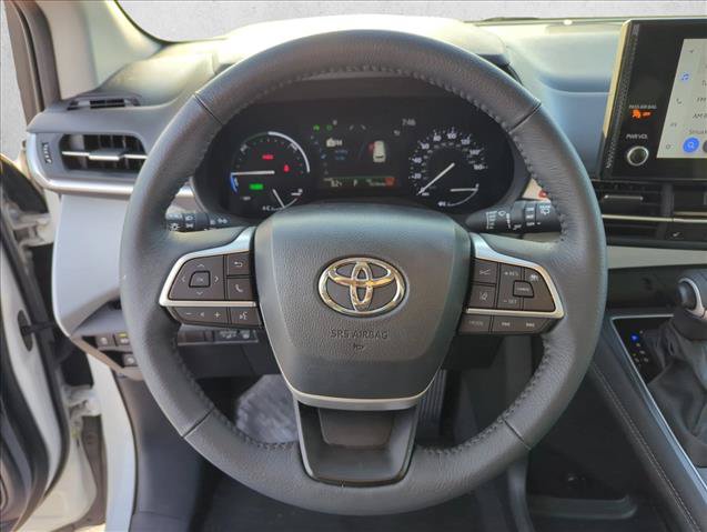 Certified 2025 Toyota Sienna XLE FWD image 15