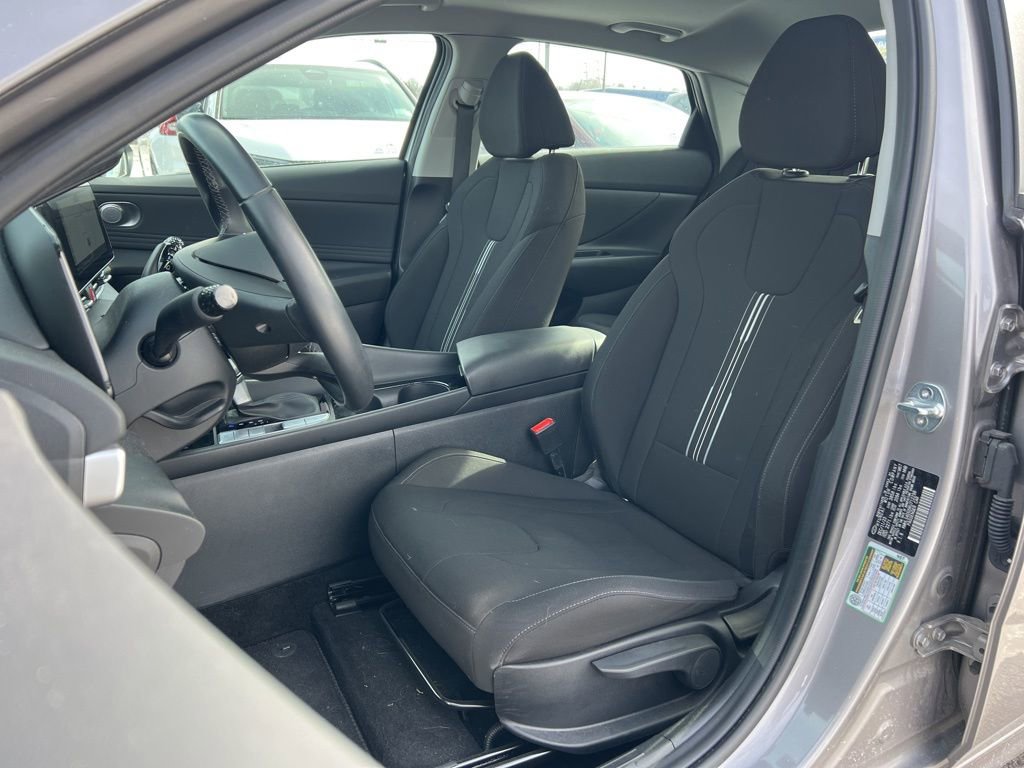 Used 2024 Hyundai Elantra SEL w/ Convenience Package image 19
