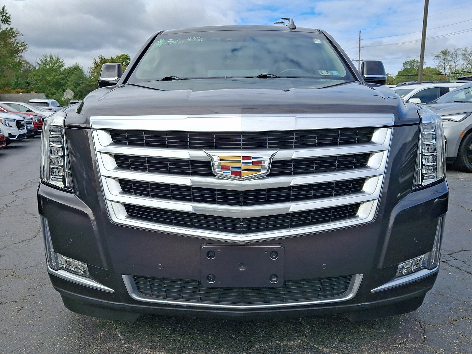 Used 2016 Cadillac Escalade Luxury AWD/4WD image 2