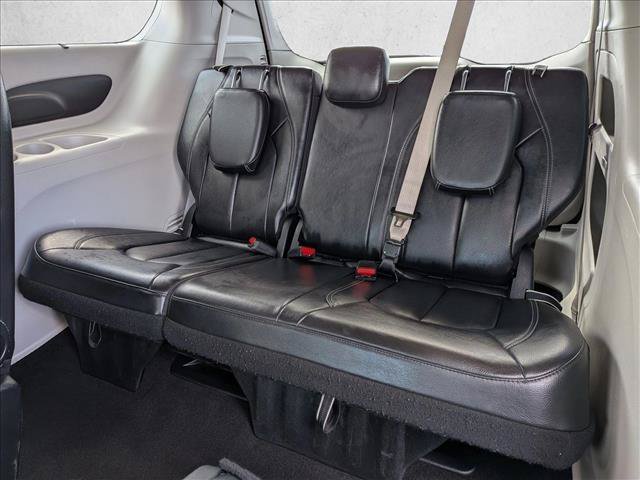 Used 2022 Chrysler Pacifica Touring-L FWD image 18