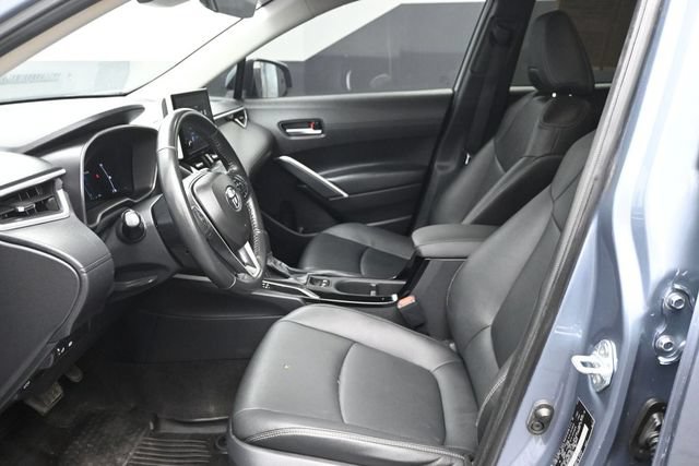 Used 2024 Toyota Corolla Cross XLE w/ Convenience Package AWD/4WD image 5