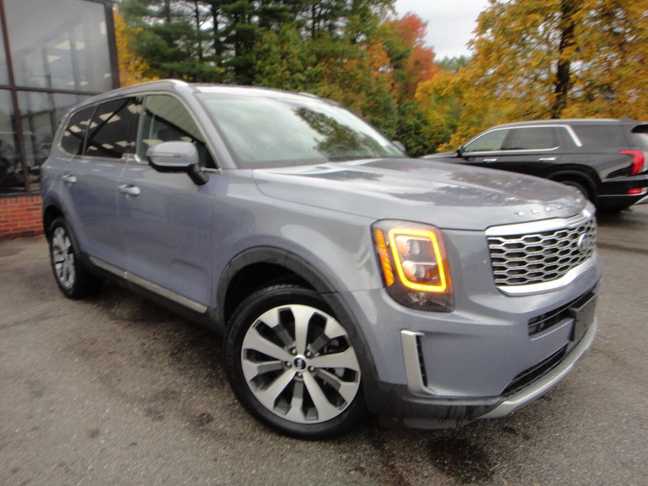 Used 2021 Kia Telluride EX w/ EX Premium Package image 3