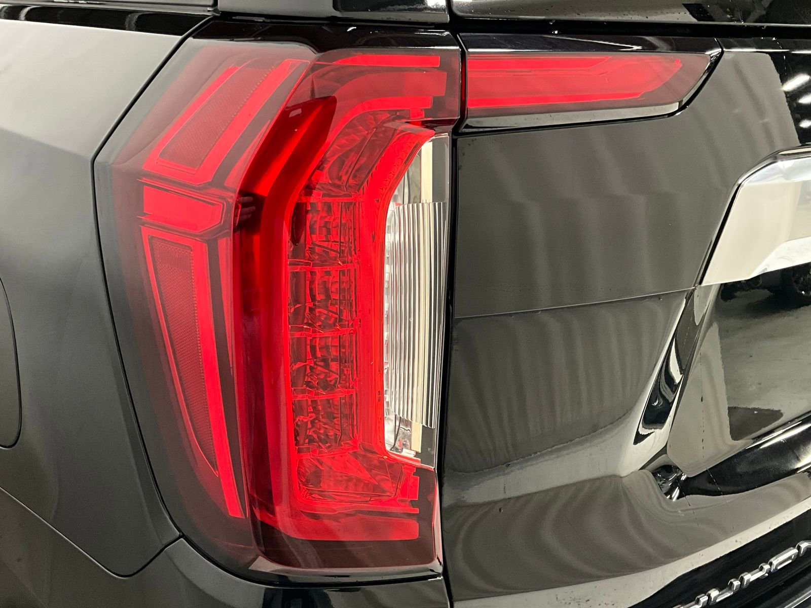 Used 2024 GMC Yukon XL Denali w/ Advanced Technology Package AWD/4WD image 29