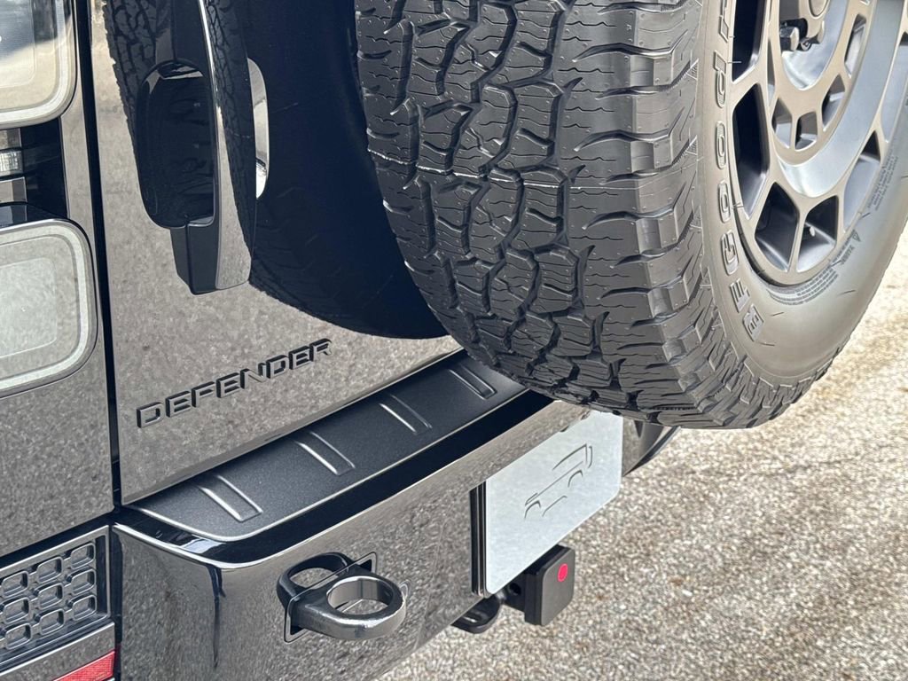New 2026 Land Rover Defender 110 image 32