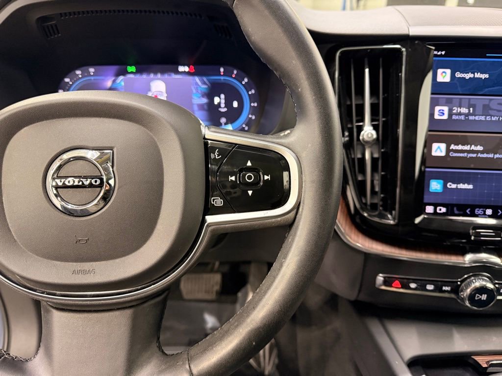 Used 2023 Volvo XC60 B5 Plus image 14