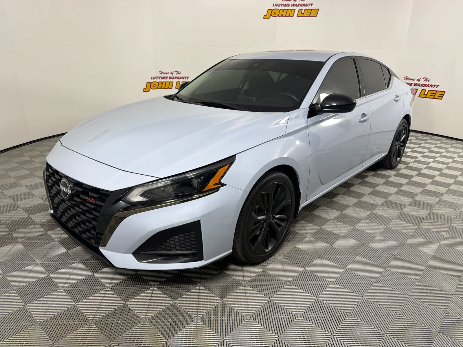 Used 2023 Nissan Altima 2.5 SR FWD image 1