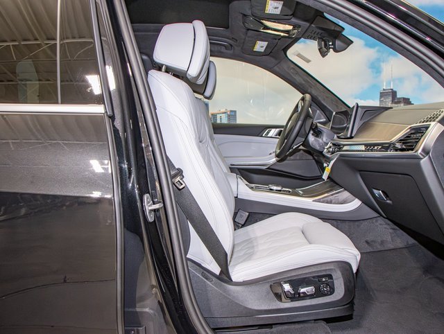 Used 2025 BMW X7 xDrive40i w/ Executive Package image 21