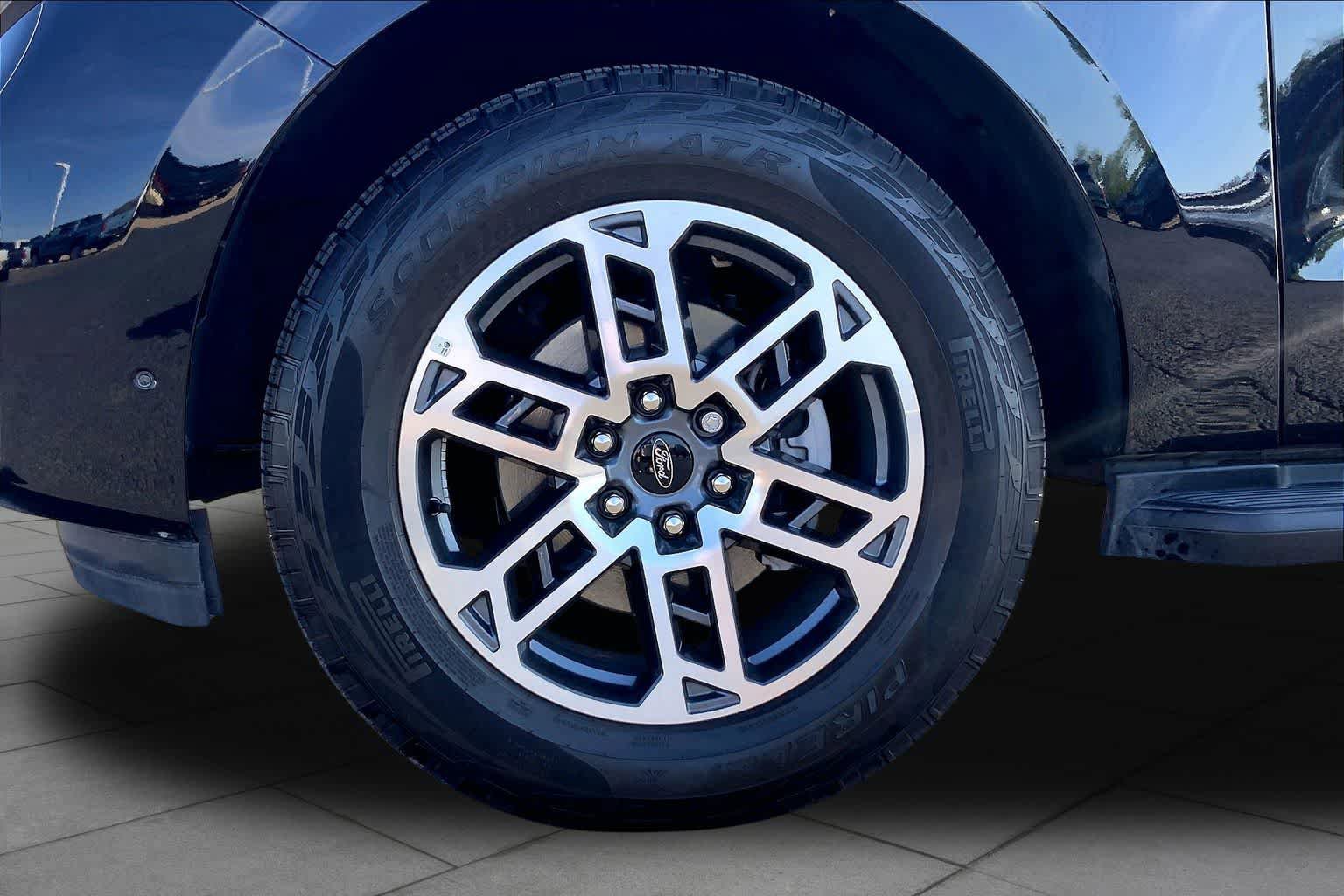 Used 2025 Ford Expedition Max Active AWD/4WD image 11