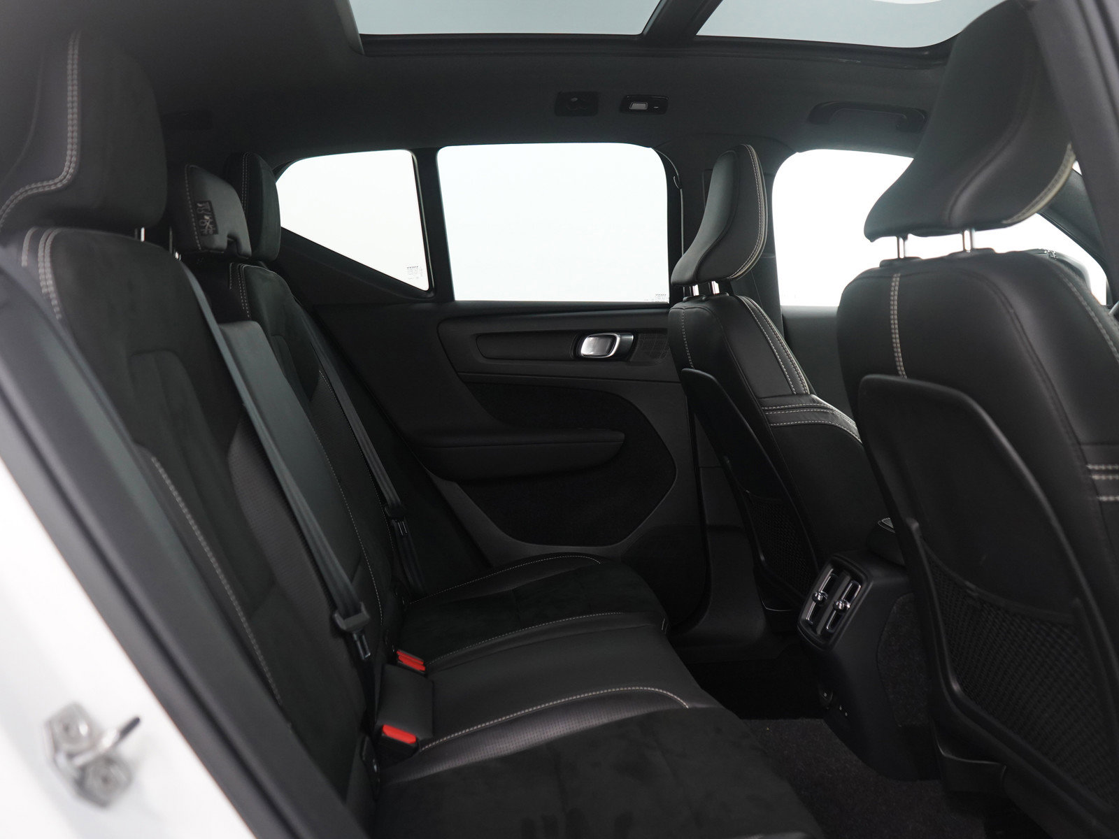 Used 2021 Volvo XC40 P8 Recharge w/ Advanced Package image 12