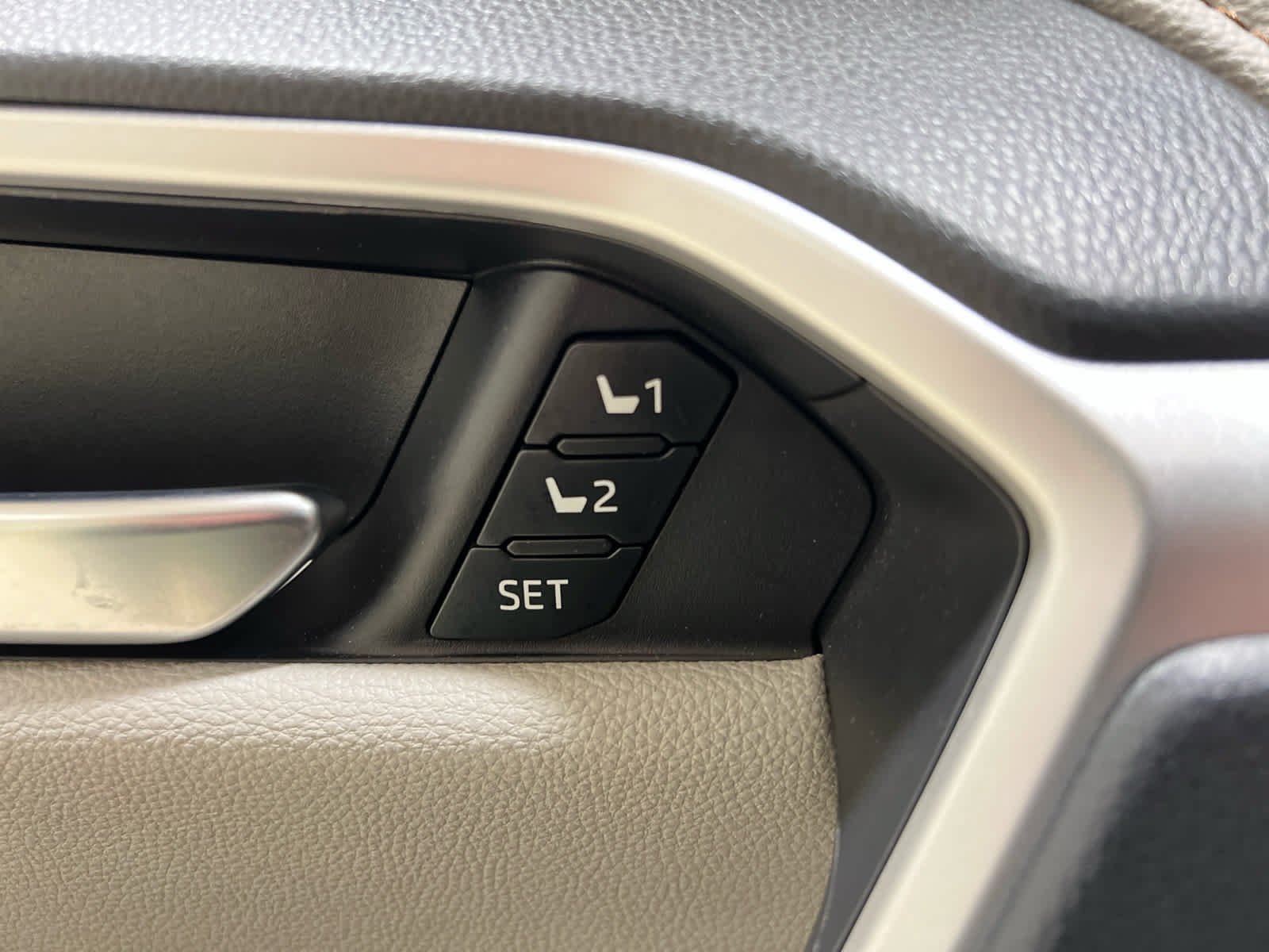 Used 2025 Toyota RAV4 Limited w/ Advanced Technology Package AWD/4WD image 19