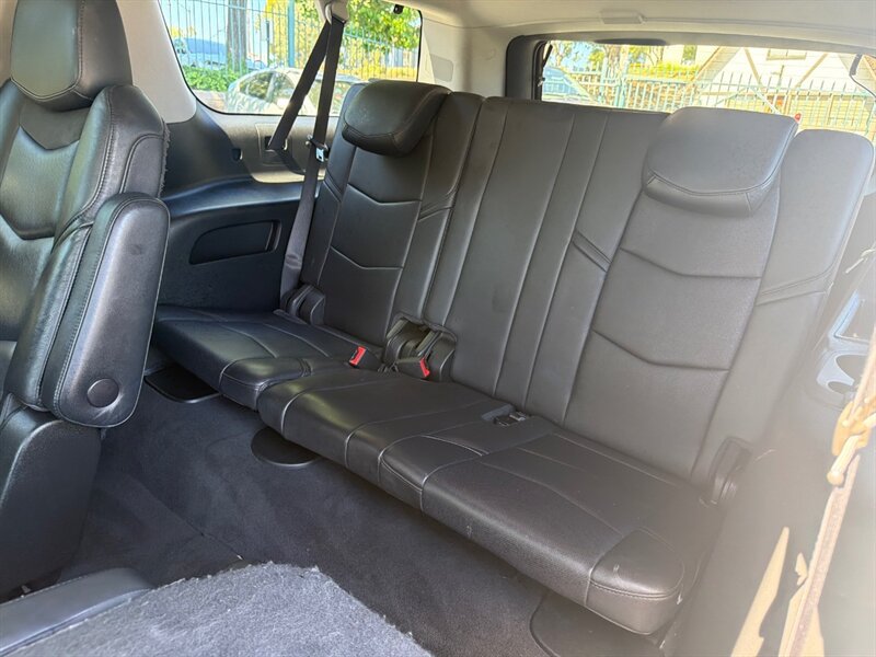 Used 2018 Cadillac Escalade ESV Premium Luxury AWD/4WD image 28