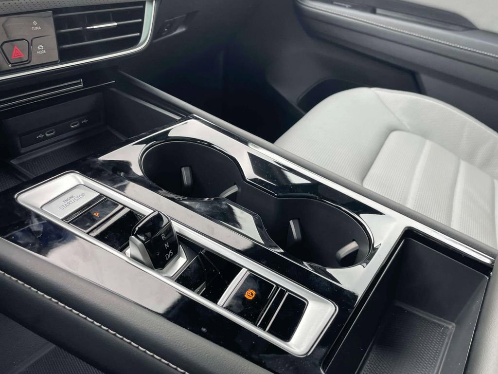 New 2024 Volkswagen Atlas Cross Sport SEL R-Line image 30