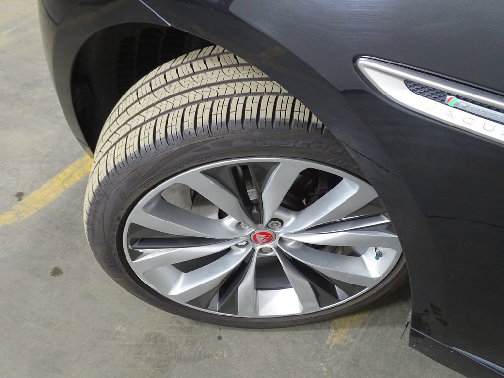 Used 2019 Jaguar F-PACE R-Sport image 43