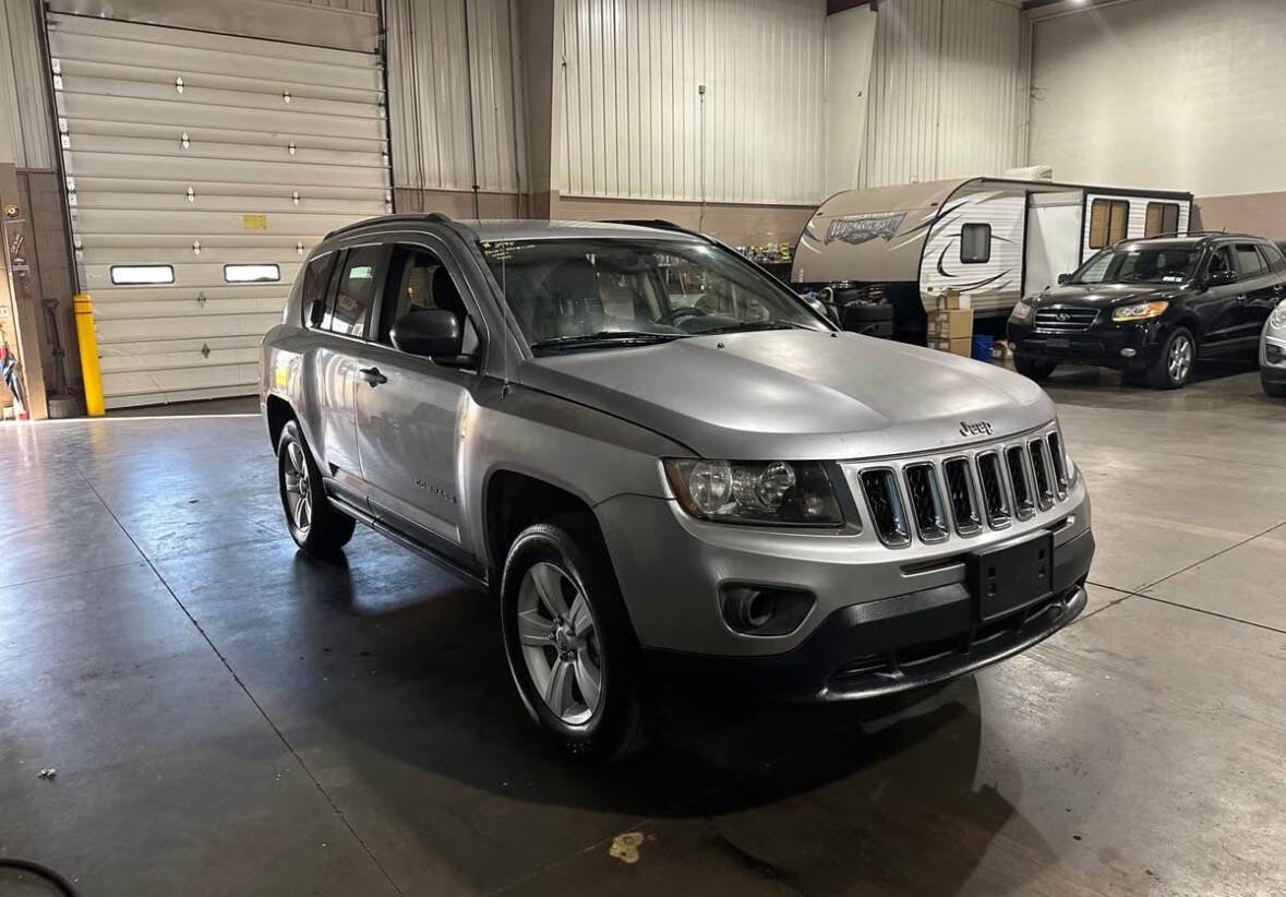 Used 2016 Jeep Compass Sport w/ Power Value Group image 4
