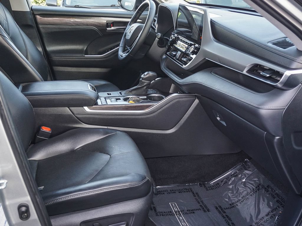 Used 2021 Toyota Highlander Platinum AWD/4WD image 13