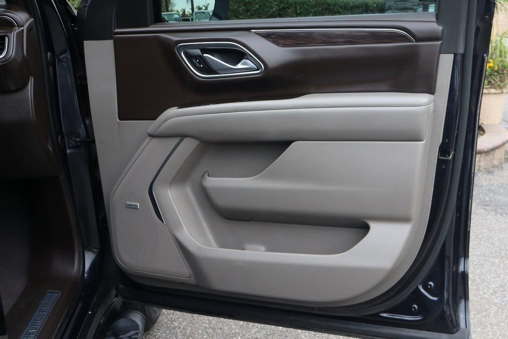 Used 2022 Chevrolet Suburban Z71 w/ Luxury Package image 44
