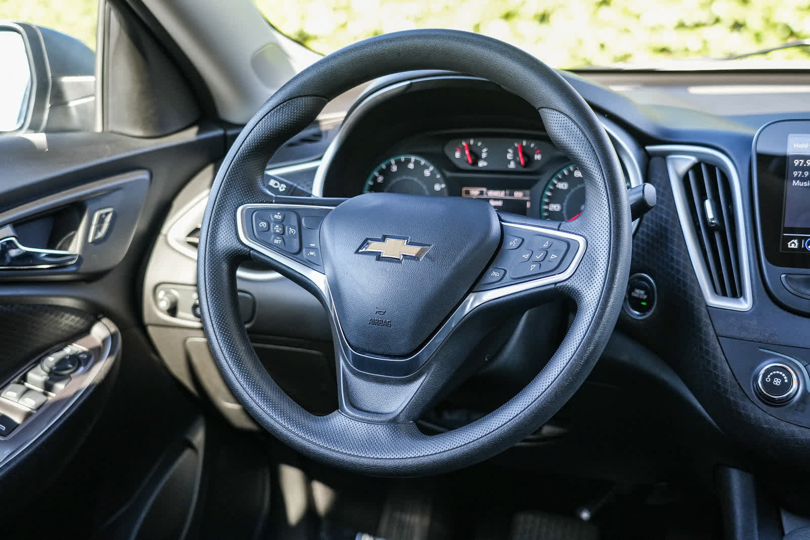 Used 2023 Chevrolet Malibu LS FWD image 14