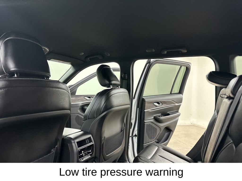 Used 2025 Jeep Grand Cherokee Limited image 28