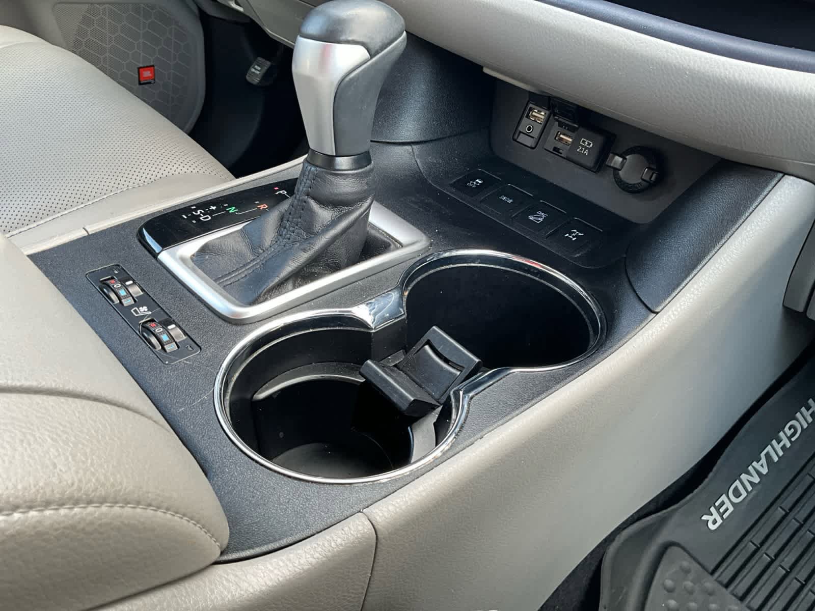 Used 2019 Toyota Highlander Limited Platinum AWD/4WD image 18