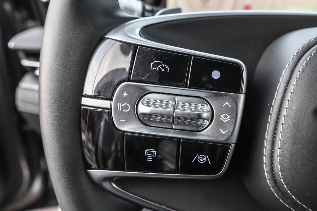 Used 2025 Genesis G90 3.5T image 27