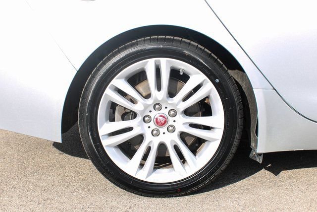 Used 2020 Jaguar XE S image 40