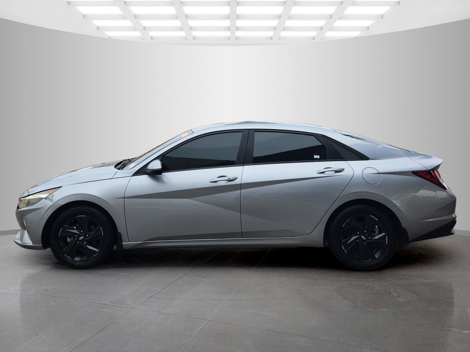 Used 2023 Hyundai Elantra SEL image 4