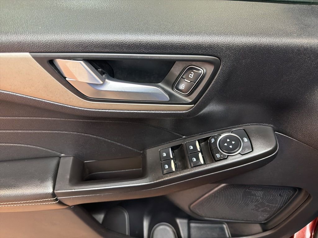 Used 2021 Ford Escape SE image 22