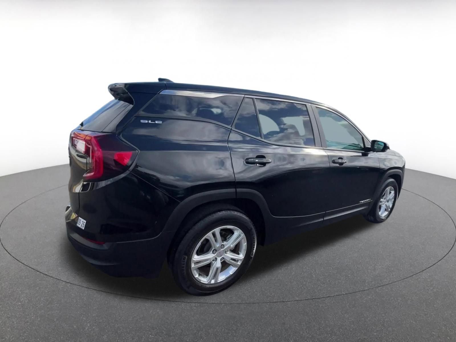 Used 2024 GMC Terrain SLE FWD image 14