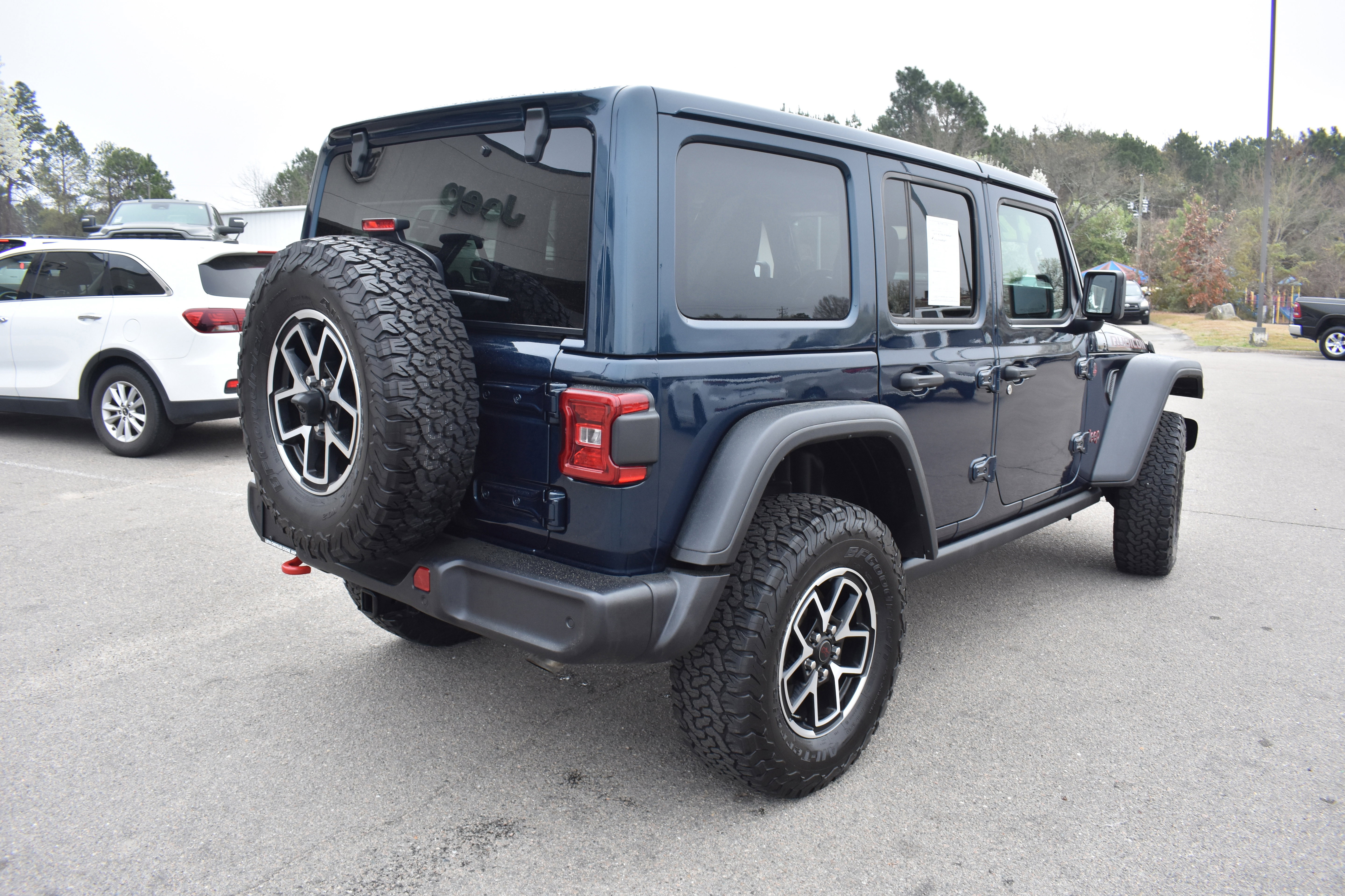 Used 2025 Jeep Wrangler Unlimited Rubicon w/ Safety Group image 9