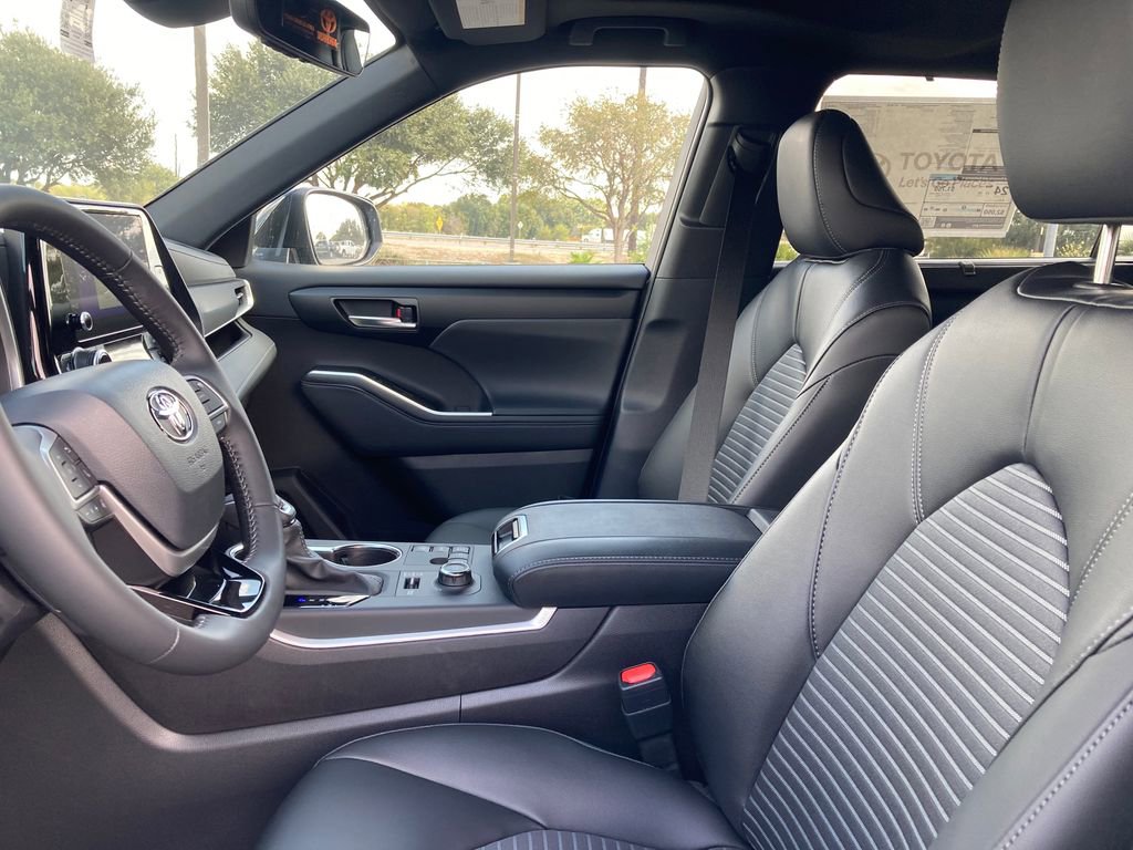New 2026 Toyota Highlander XSE AWD/4WD image 2