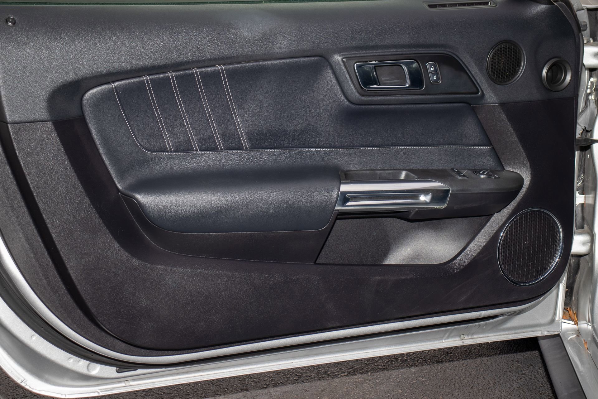 Used 2019 Ford Mustang Premium w/ Ecoboost Performance Package image 14