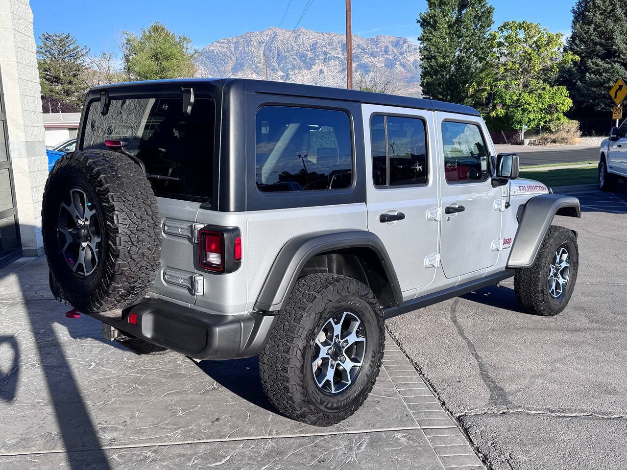 Used 2023 Jeep Wrangler Unlimited Rubicon w/ Cold Weather Group AWD/4WD image 5