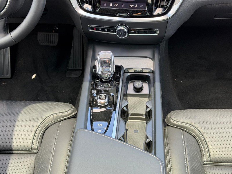 New 2026 Volvo V60 B5 Cross Country Ultra w/ Protection Package Premier AWD/4WD image 8