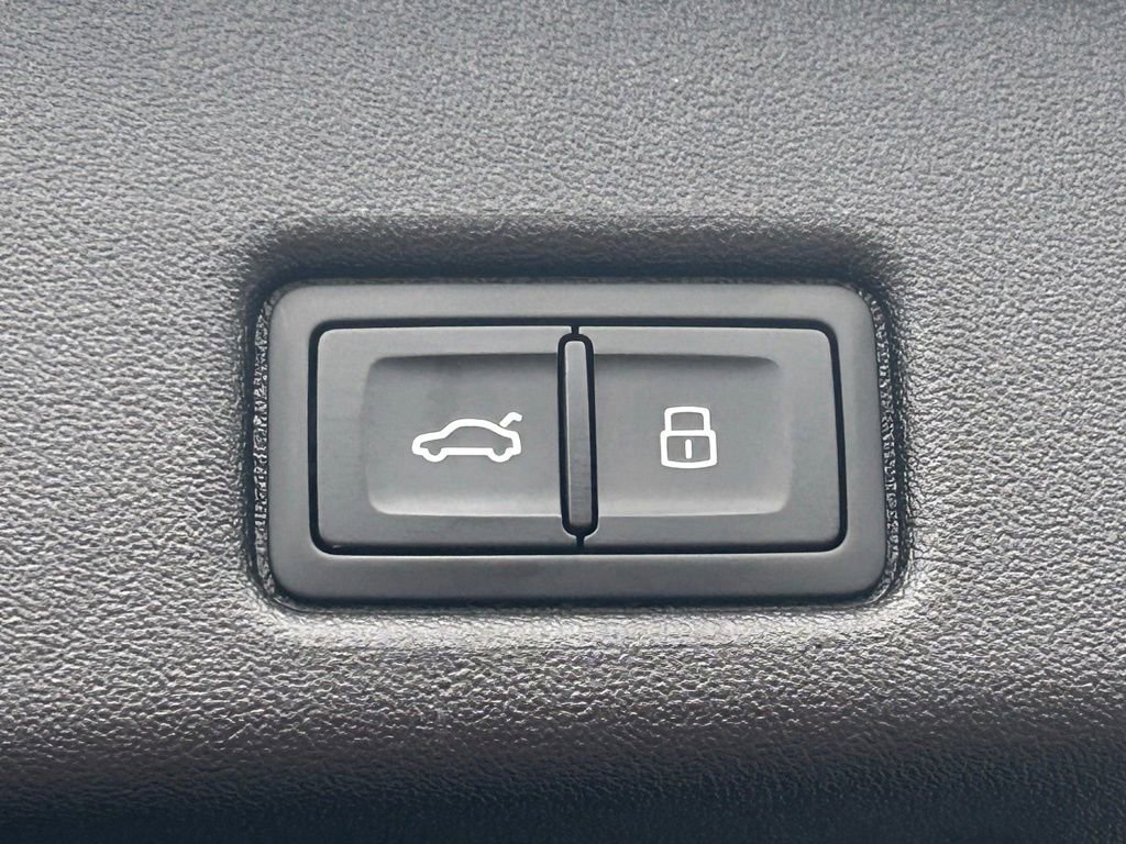 Used 2025 Audi Q5 Premium Plus w/ Premium Plus image 54
