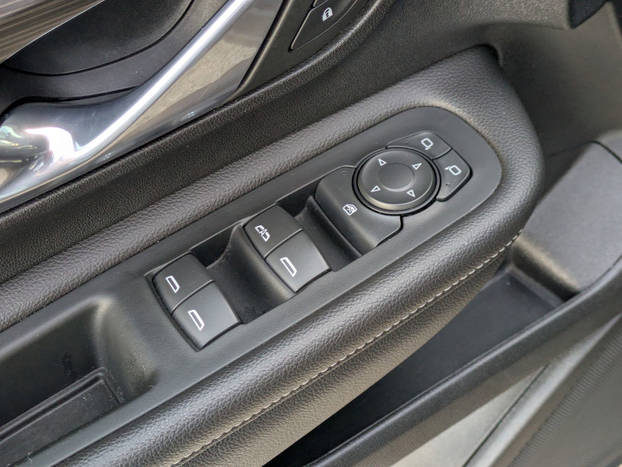 Certified 2022 GMC Terrain SLE w/ Driver Convenience Package image 11