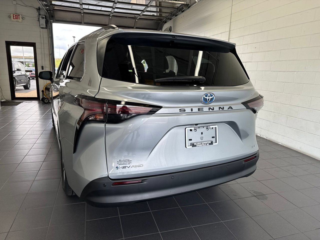 Certified 2025 Toyota Sienna XLE w/ XLE Plus Package AWD/4WD image 6