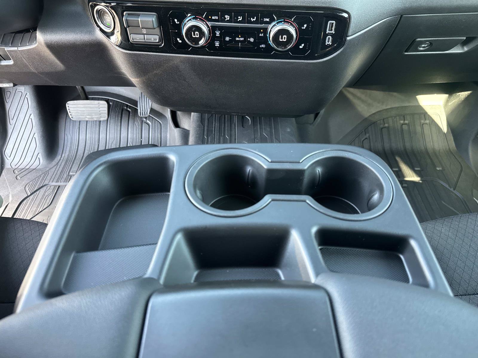 New 2026 GMC Sierra 1500 Elevation w/ LPO, Elevation Black Package AWD/4WD image 32